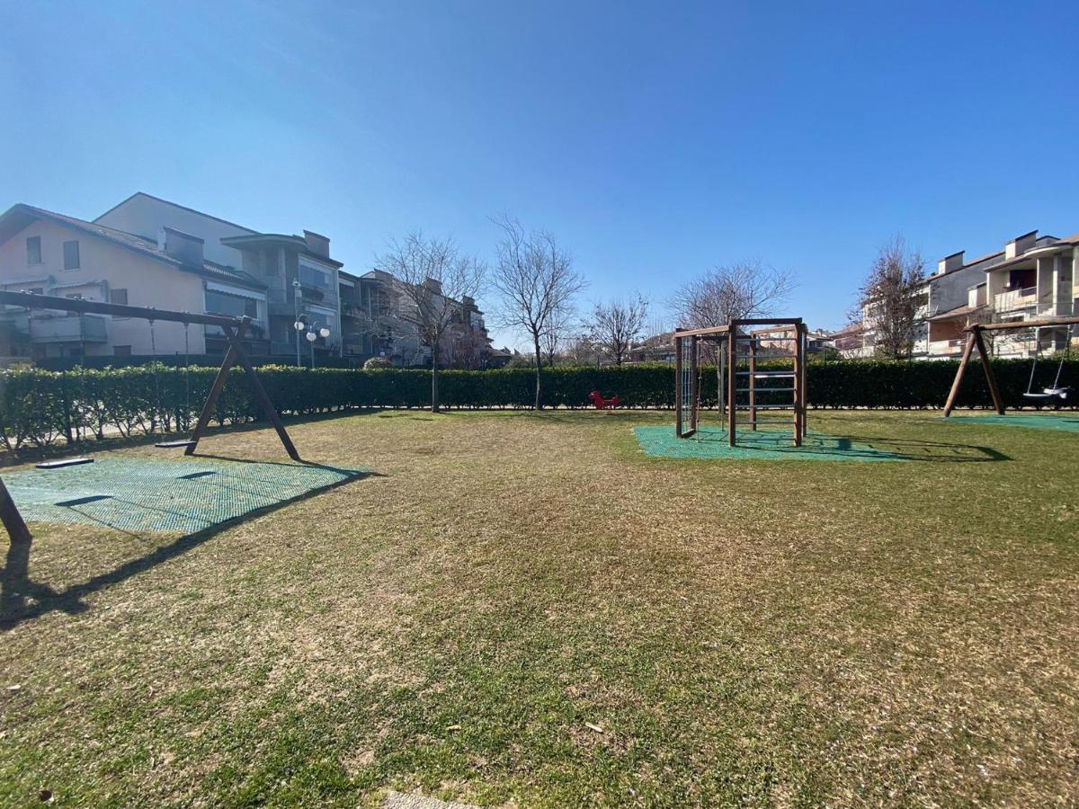 Apartment With Garden And Grill - Green Residence Sirmione 데센자노델가르다 외부 사진